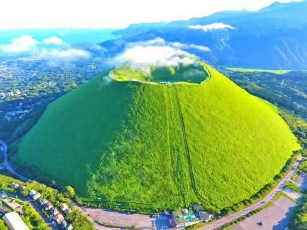 大室山 ( 静岡県伊東市) 